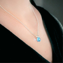 Collier perle de verre - bleu lumière
